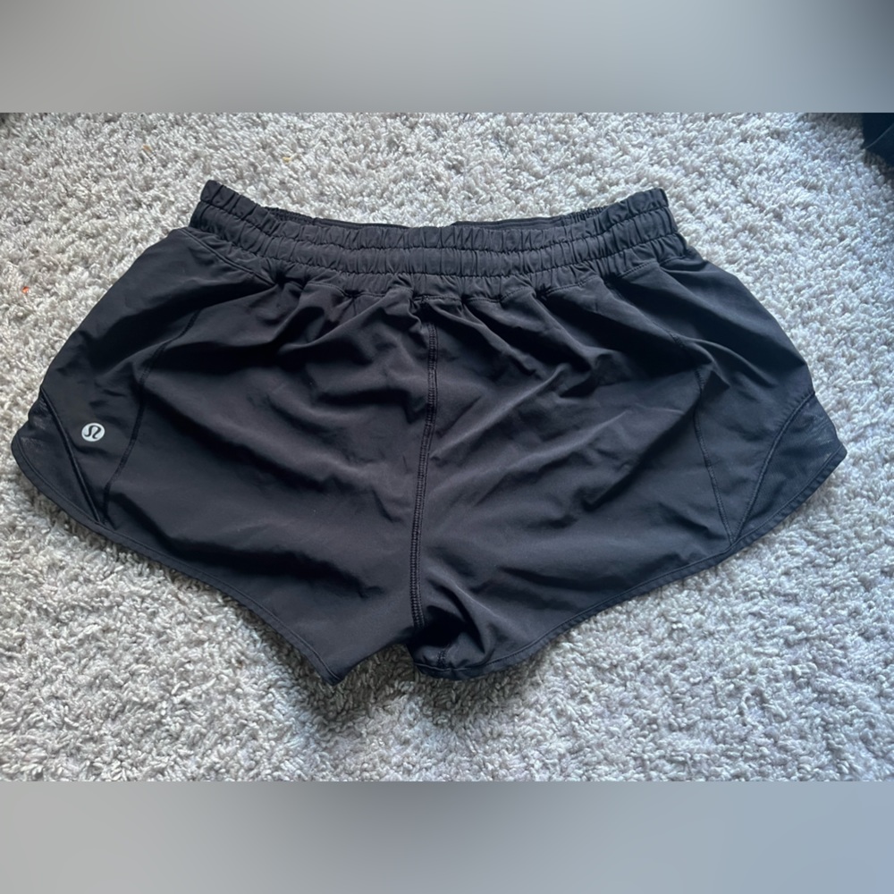 Lululemon black Hotty Hot Low-Rise Lined Short 2.5" - Picture 1 of 7